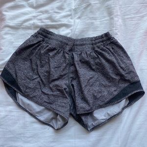 Lululemon Hotty Mid Rise Shorts, heathered grey, 4 inch